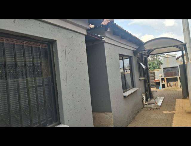 3 BEDROOM HOUSE FOR SALE IN SILUMA VIEW